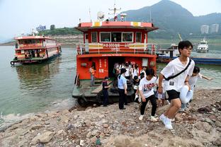 电讯报：近三个夏窗豪掷5.55亿镑，曼联今夏无法大手笔引援